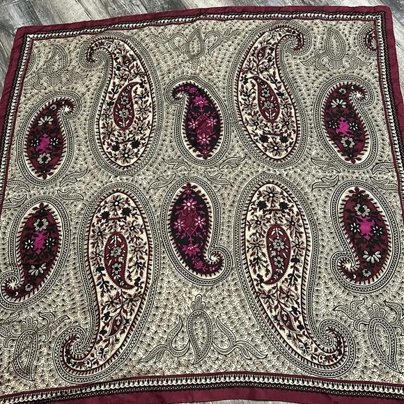 OSCAR Paisley Patterned Scarf - 100% Silk